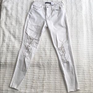 🤍 Fashion Nova Size 5 White Ripped Jeans 🤍